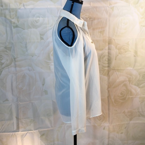 DizzyLizzy cold shoulder blouse w gold buttons - Picture 2 of 5